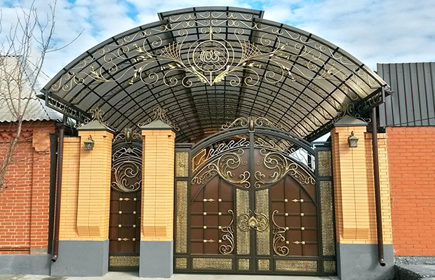 Купить или заказать ворота для дома с навесом - стильные и надежные решения для вашего участка в Благовещенске от 42801 руб | ВоротМастер-Бгн