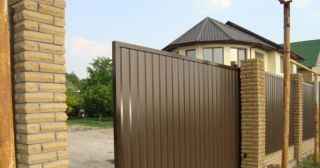 Купить откатные ворота из профнастила Благовещенск, цена от 1790 руб.